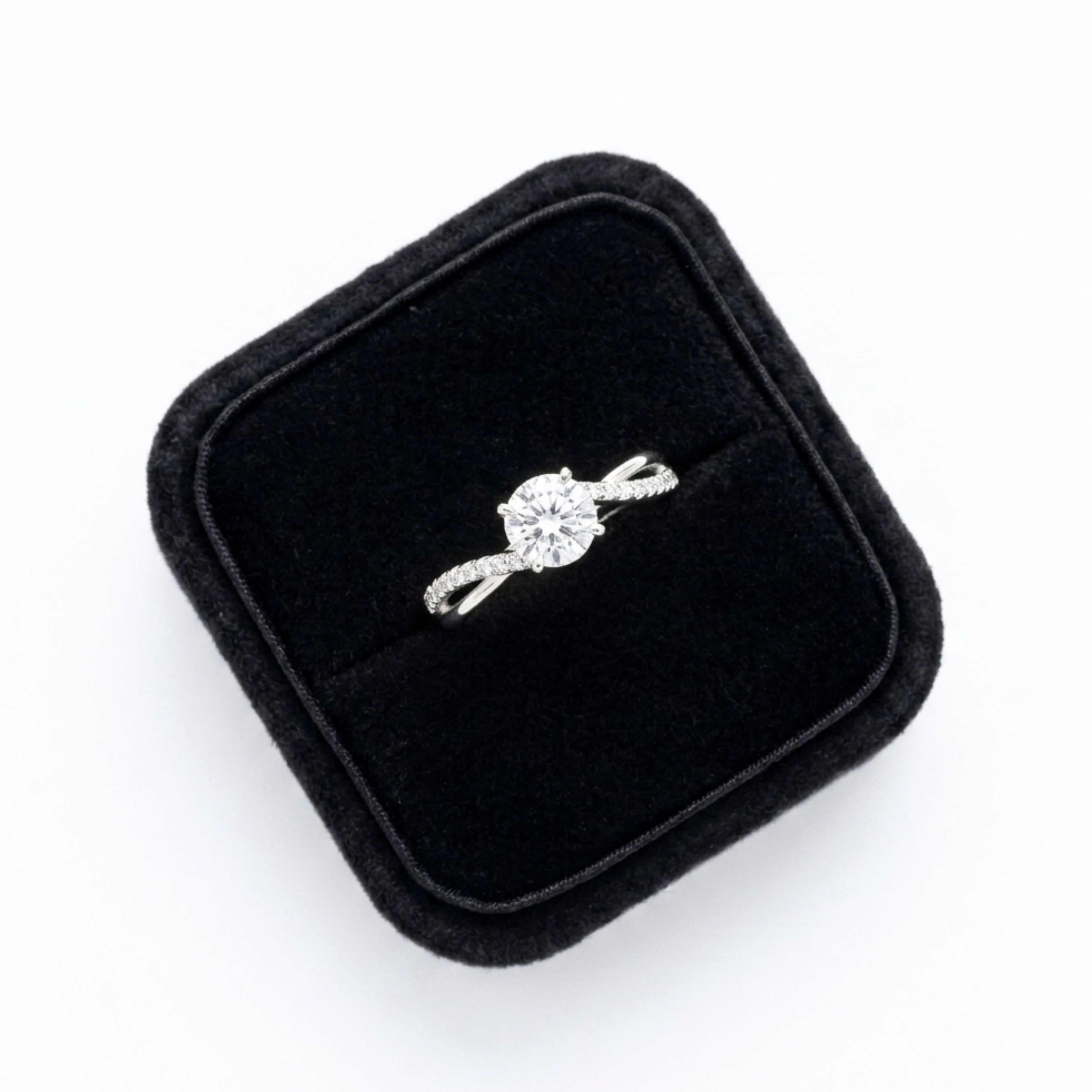 Alureo Crystal Braid Ring