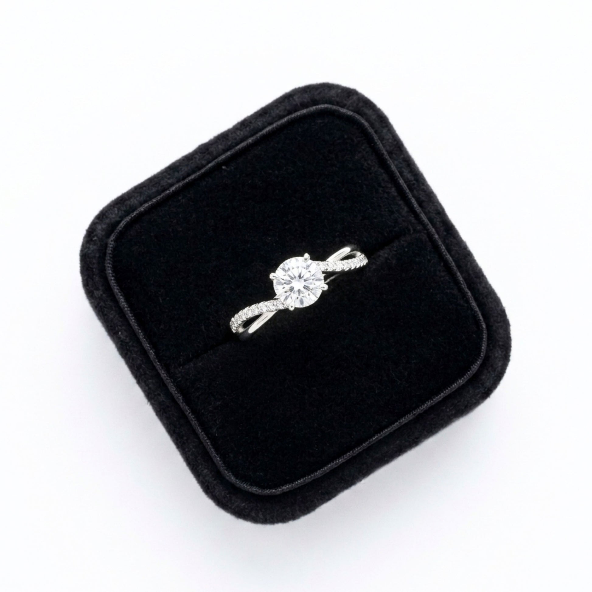 Alureo Crystal Braid Ring