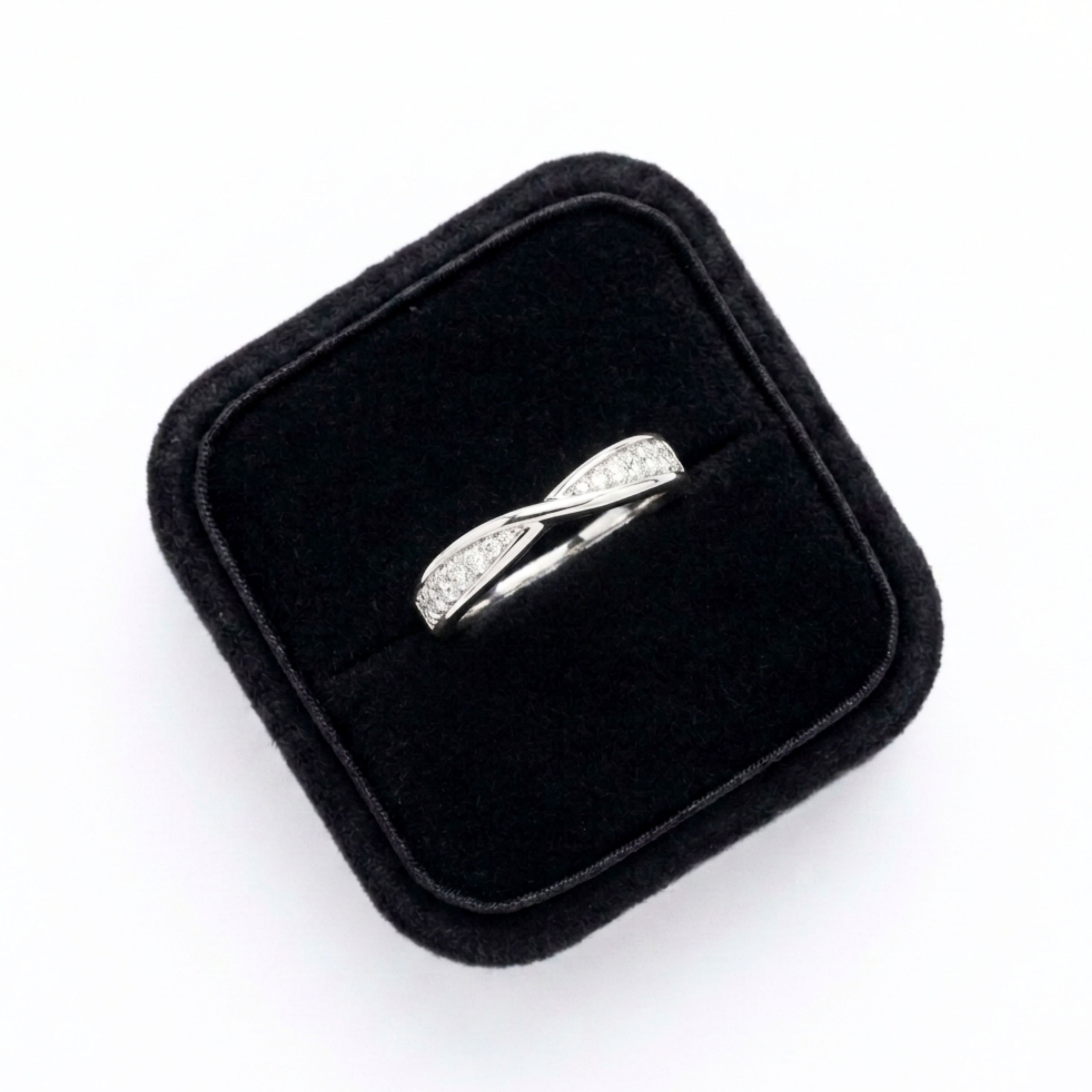 Alureo Twist Band Ring