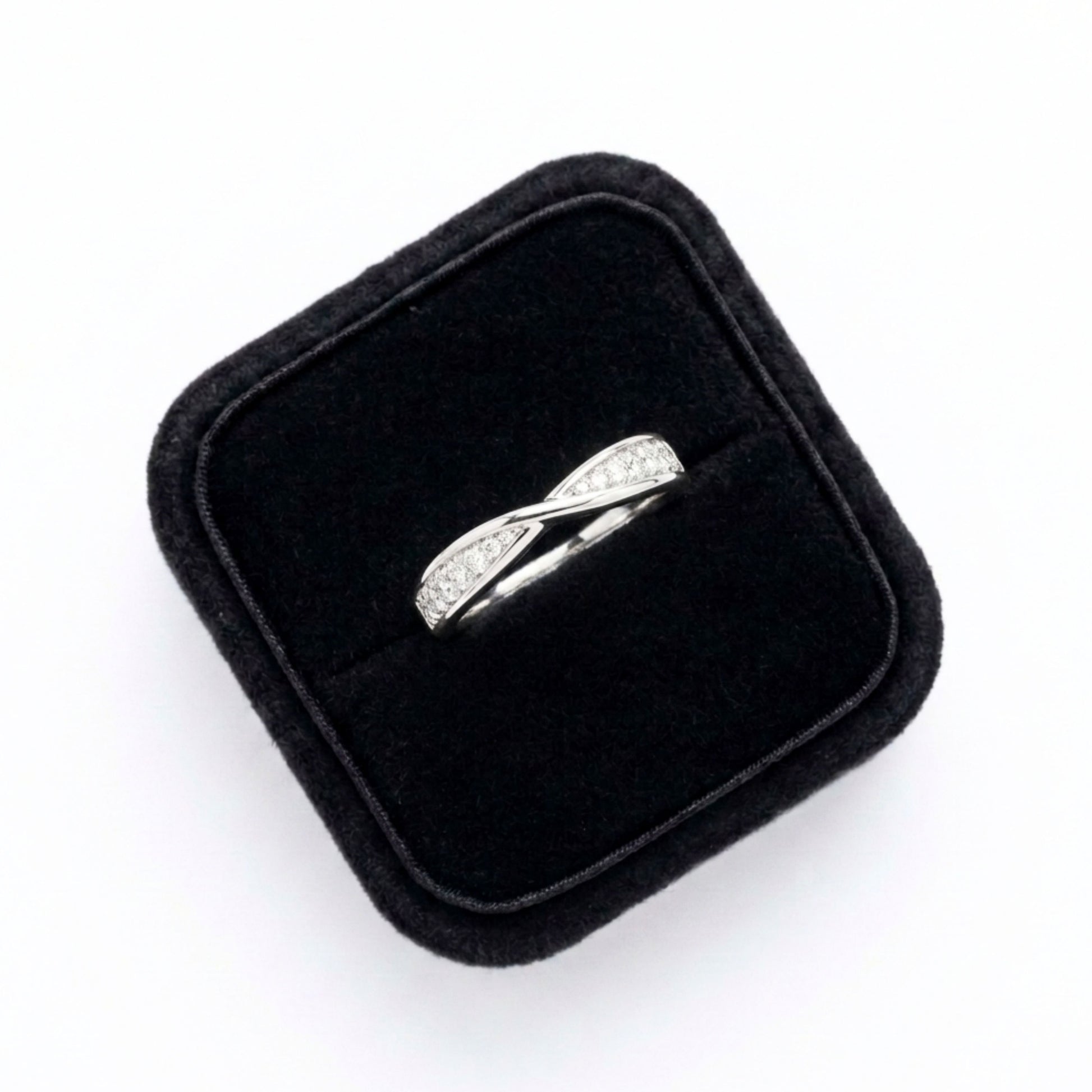 Alureo Twist Band Ring