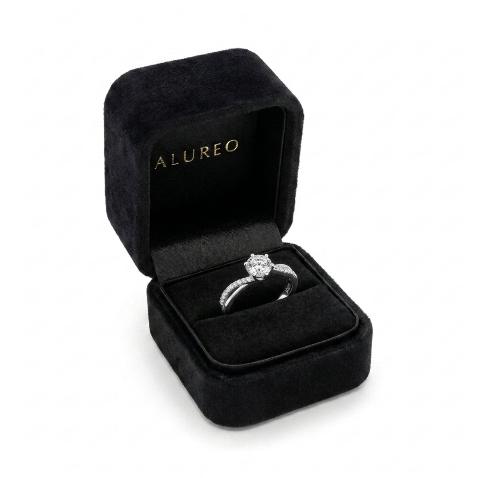 Alureo Crystal Braid Ring